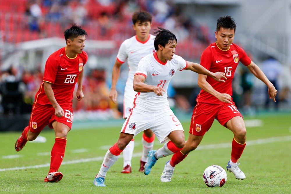 今日焦点战预告14:00 澳超 麦克阿瑟FC VS 惠灵顿凤凰 近期状态火热的两队可否在本轮联赛收官战中贡献出一场精彩对决？03:45 意甲 亚特兰大 VS 萨勒尼塔纳 双线作战、饱受伤病困扰的亚特兰大在主场全取3分延续胜势？04:00 西甲 赫罗纳 VS 阿拉维斯 本赛季西甲最大黑马赫罗纳借助主场之利反超皇马重新登顶？事件赛季报销+无缘欧洲杯！